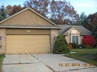 164 Pleasant Manor Dr, Waterford, MI 48327