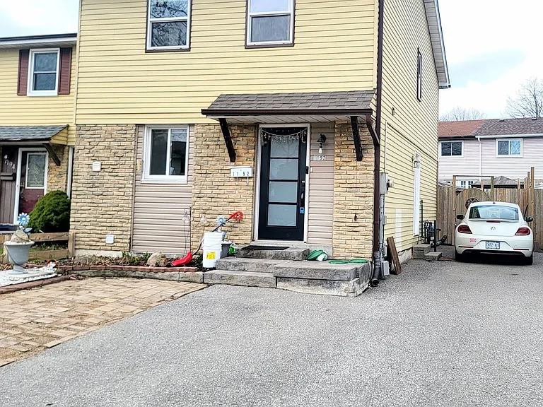 1192 Oxford St #MAIN UPPER — Photo 2