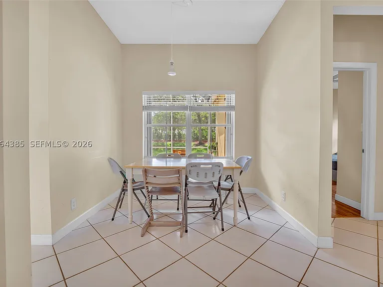 885 Tanglewood Cir #885 — Photo 8