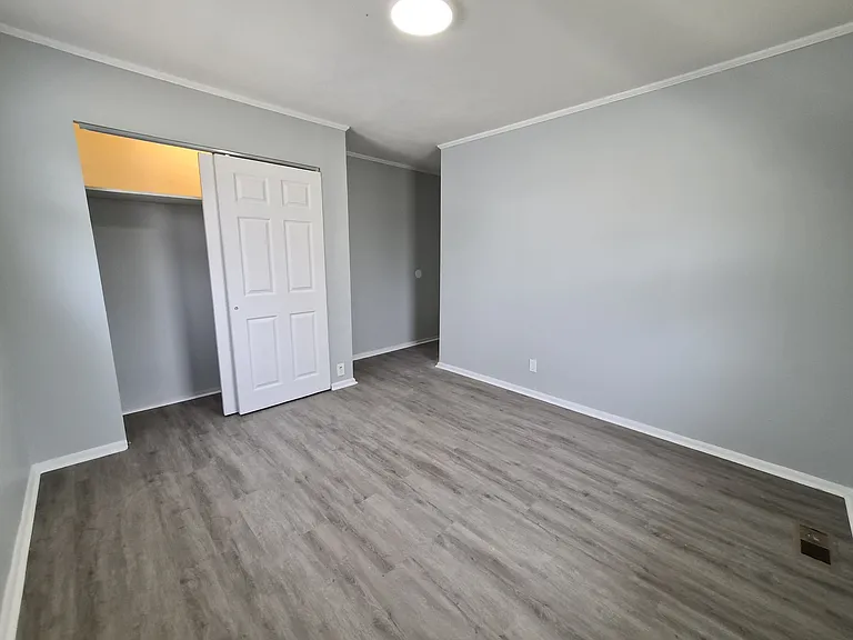 3747 Ireland Dr — Photo 8