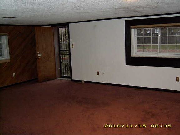 4th image of 18530 Glenwood Blvd W