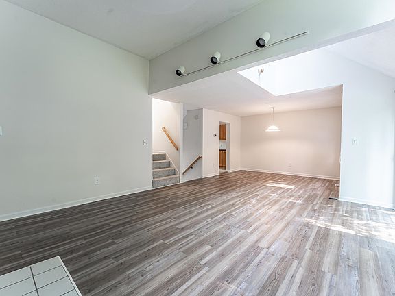 5th image of 23 Goldfinch Lane #U-89