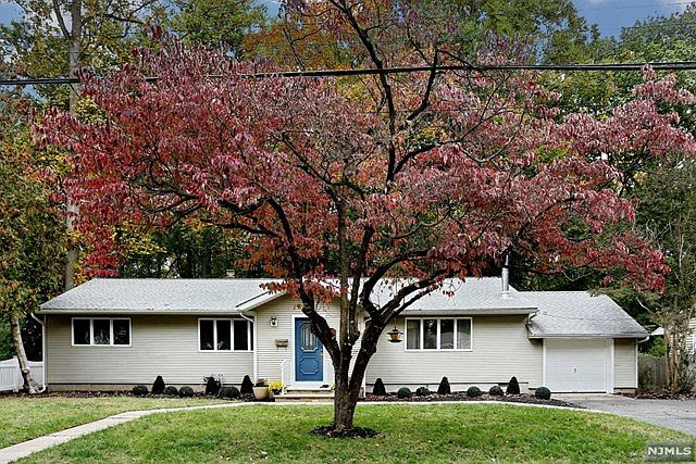 1st image of 190 Dyer Ave