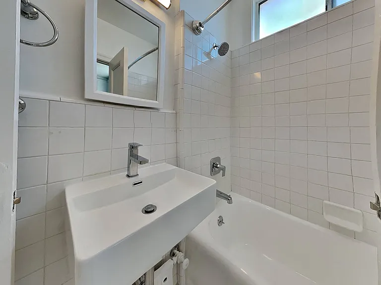 Wilshire Royale — Photo 16