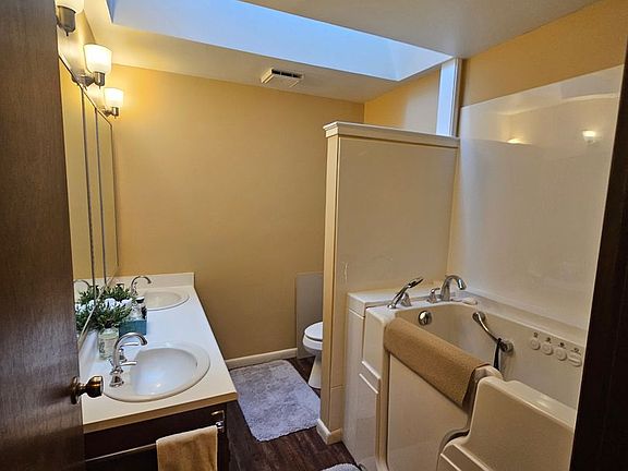 5th image of 10 Heatherwood Ln