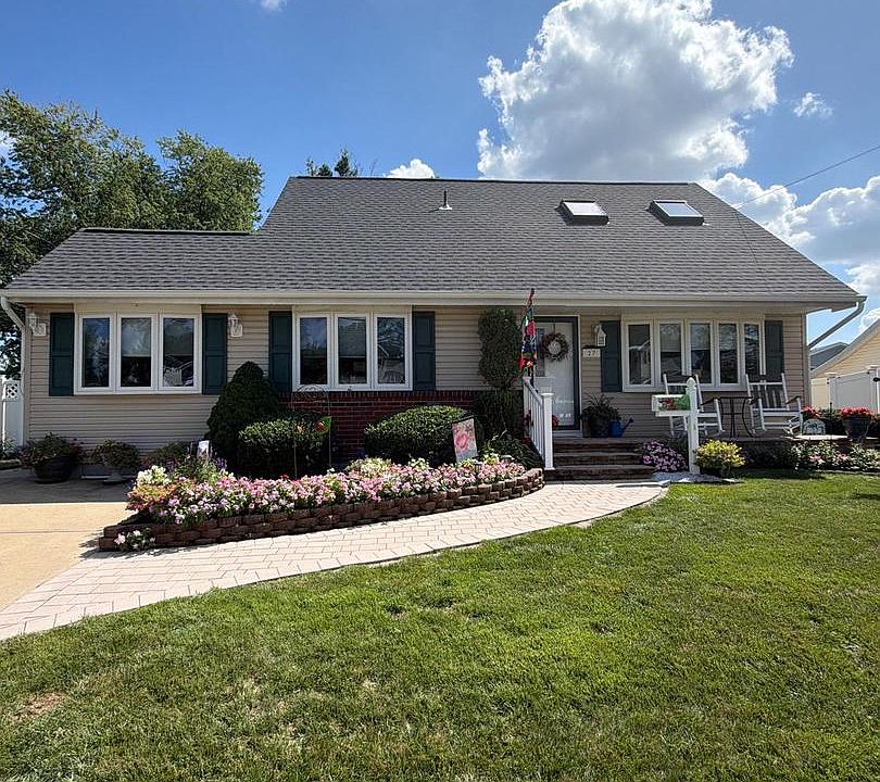 1st image of 27 Sycamore Way