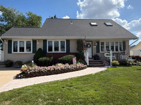 27 Sycamore Way, Hamilton, NJ 08690