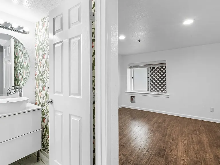 230 Guerrero St #B — Photo 13