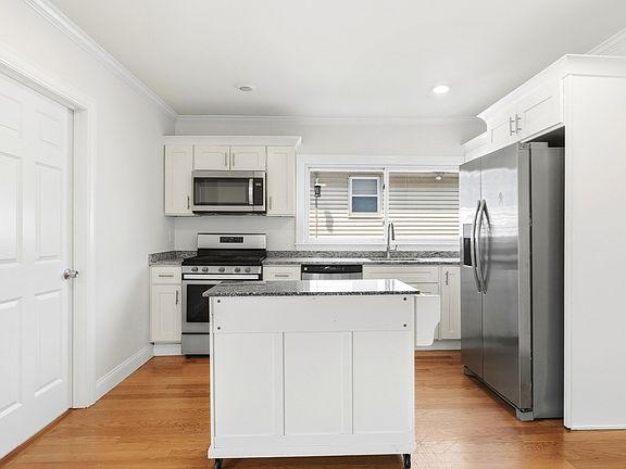 4th image of 23 Thorndike St