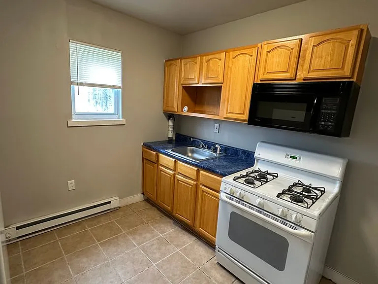412 E Walnut Ln #4 — Photo 6