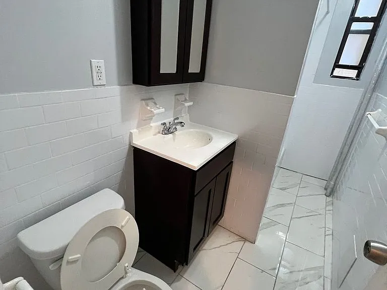Sevilla Grande - Renovated Units at Journal Square Path — Photo 15