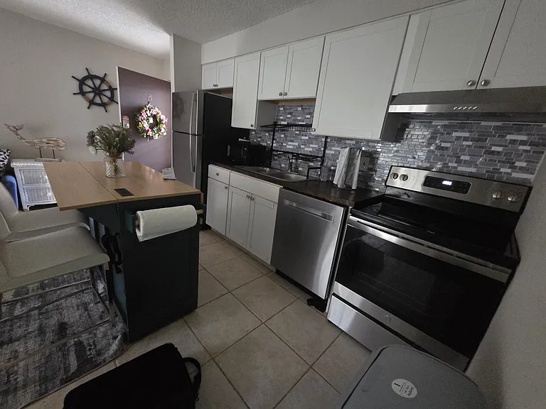 2701 Hidden Lake Dr N — Photo 4