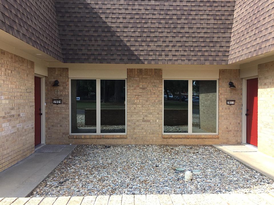 1st image of 2911 Greenhills Dr