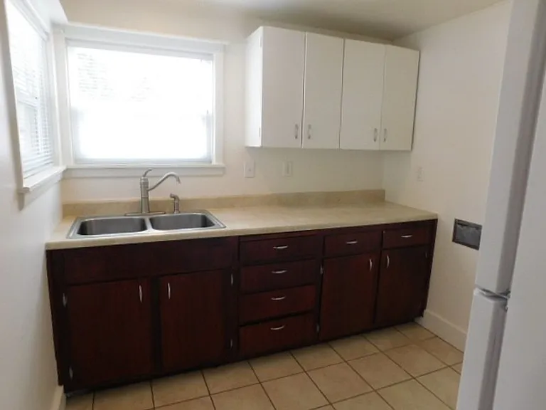 800 Rosemont Ave NW — Photo 2