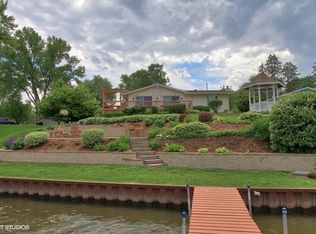 4004 W Lake Shore Dr, Wonder Lake, IL 60097