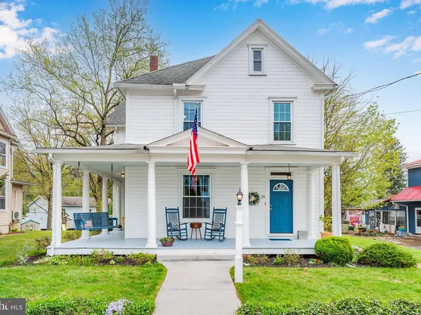 24 High St, Boiling Springs, PA 17007
