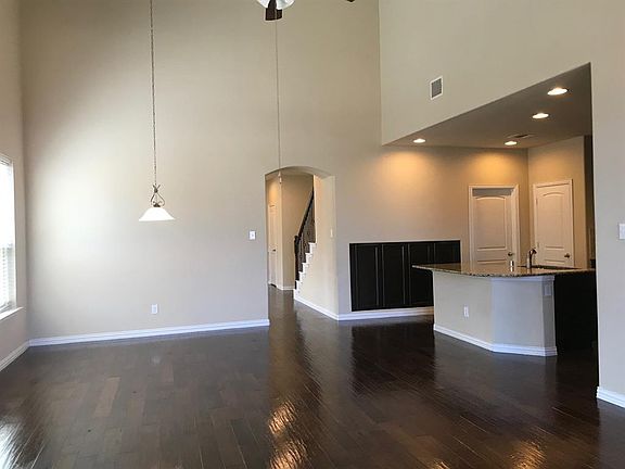 5th image of 3321 Glen Crest Ln