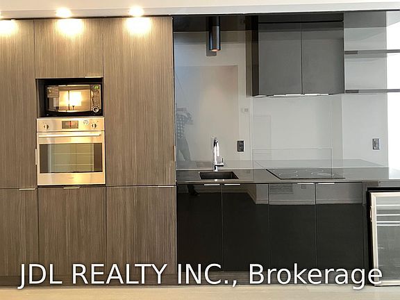 4th image of 70 Temperance St #2417