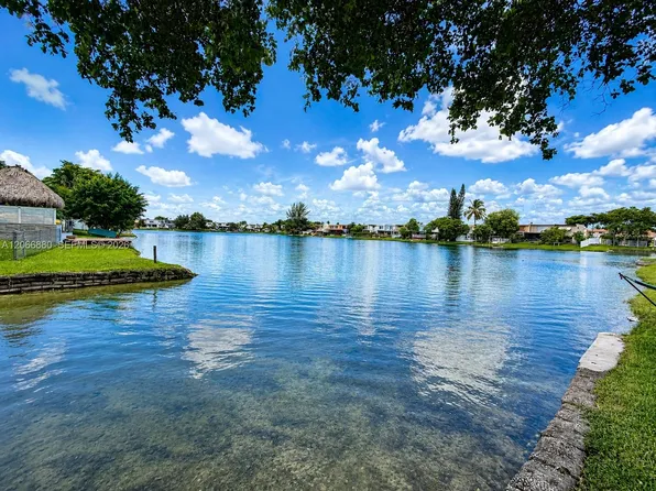 1720 W 75th St, Hialeah, FL 33014