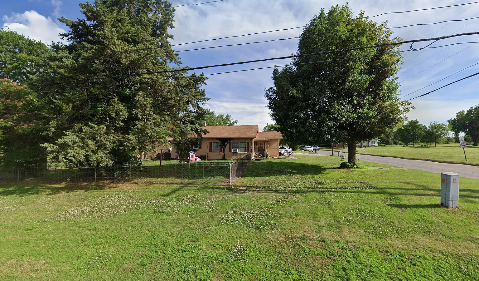 3 bed, 1116 sqft, $985 — Photo 2
