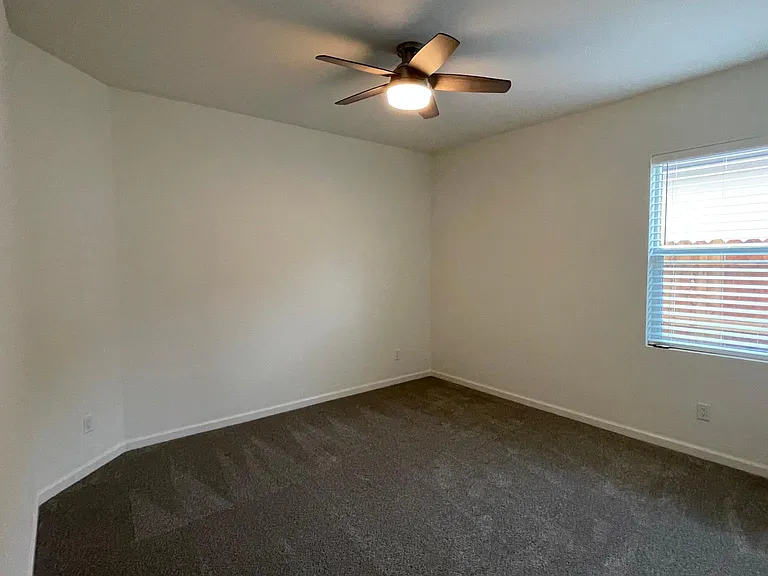 2100 Descanso Ave — Photo 33