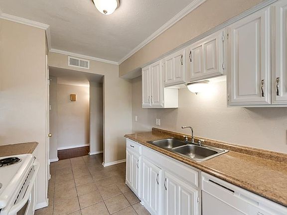 3rd image of 1410 Hereford Dr