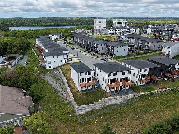 4th image of 69 Grenoble Ct