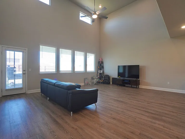 16716 Casa Anna Dr — Photo 3