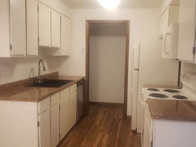 1345 Emery St — Photo 2