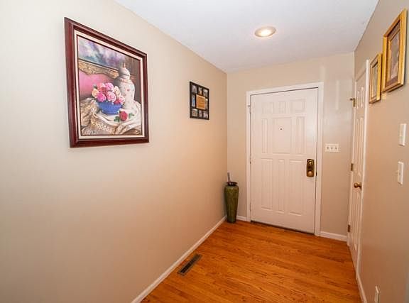 3rd image of 5 Cambridge Ct