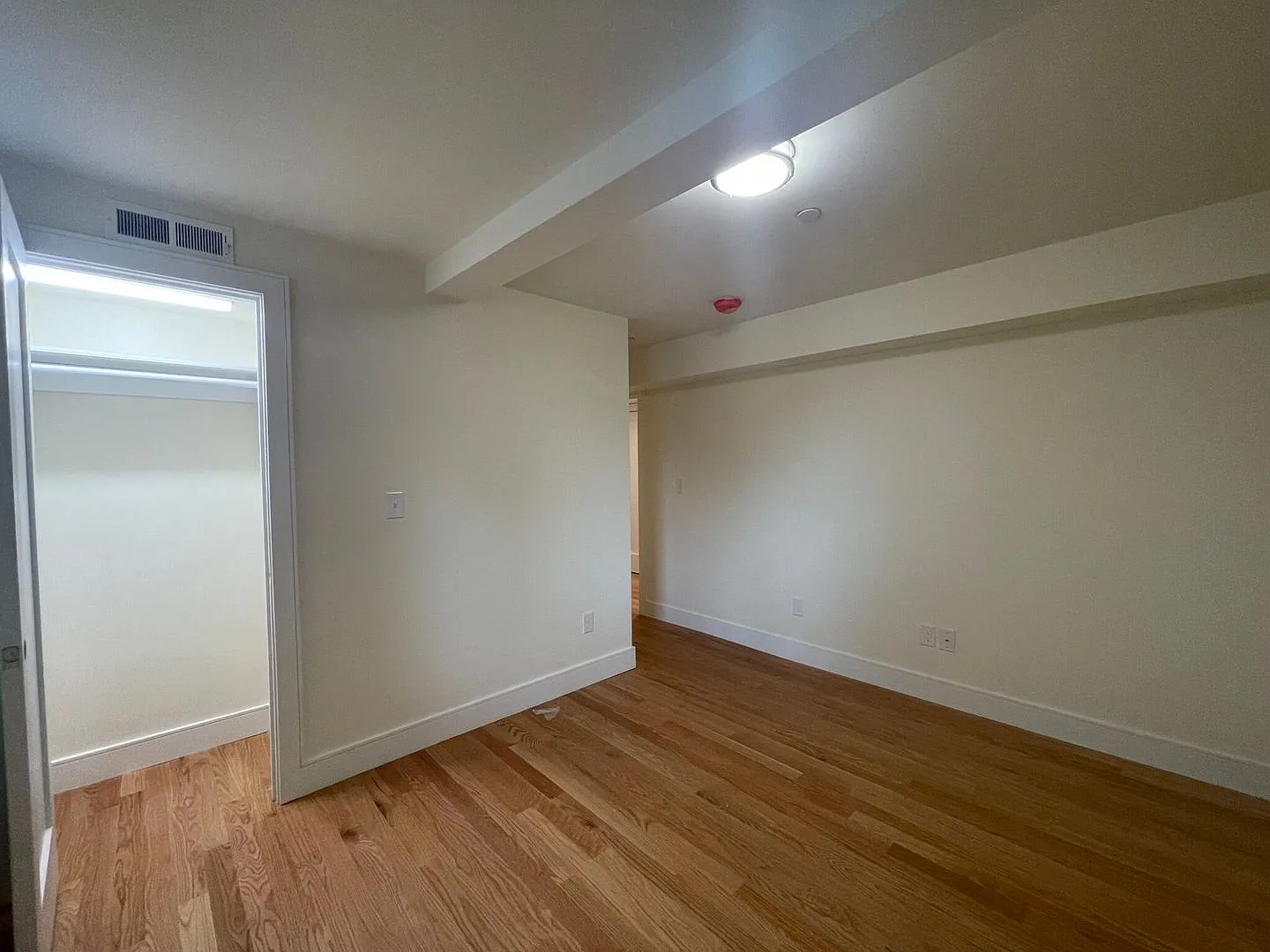 Charming 3 Bedroom — Photo 2