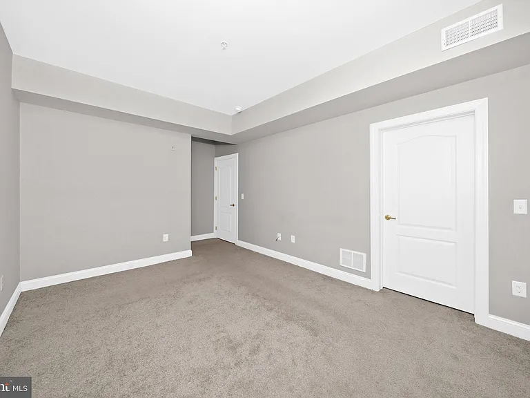 3000 Fountainview Cir #301 — Photo 15