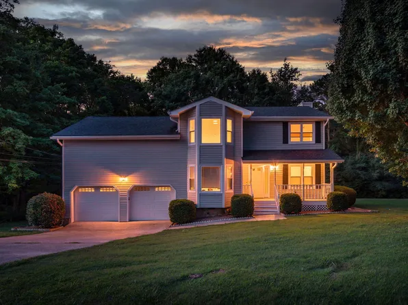 5526 Twin Oaks Dr, Ooltewah, TN 37363