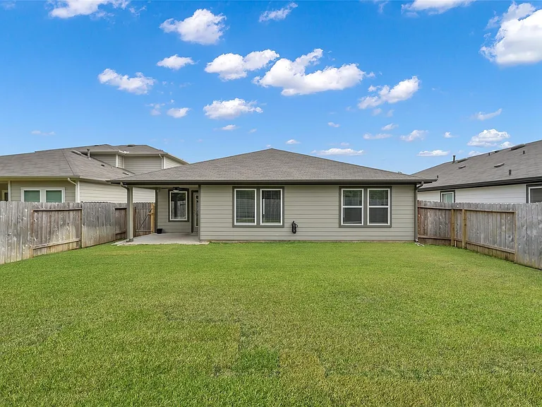 14213 Wonder Lake Ln — Photo 24