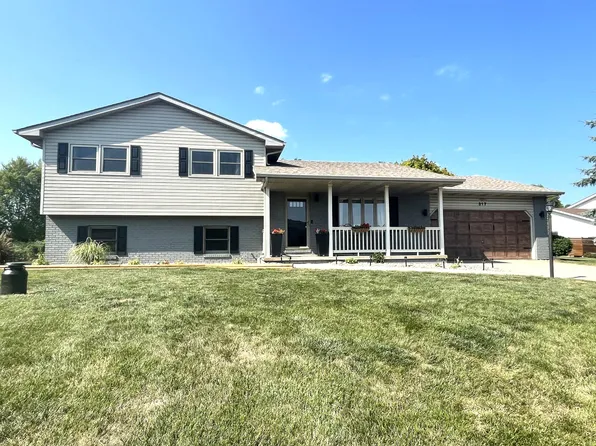 317 Streamwood Dr, Valparaiso, IN 46383