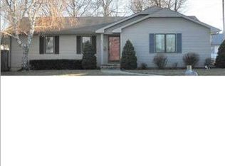 417 E 15th Ave, Winfield, KS 67156