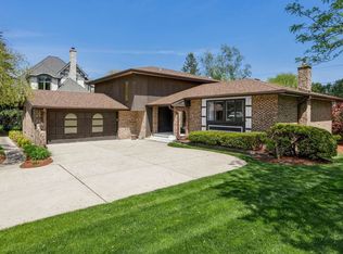 1053 S Vail Ave, Arlington Heights, IL 60005