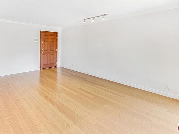 4th image of 82075 Country Club Dr Unit 8