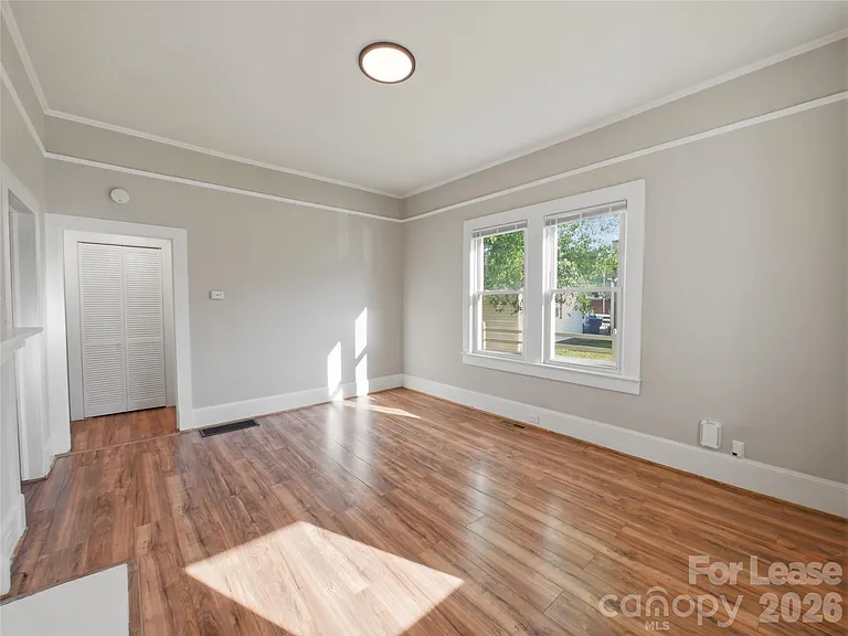 303 York Ave — Photo 2