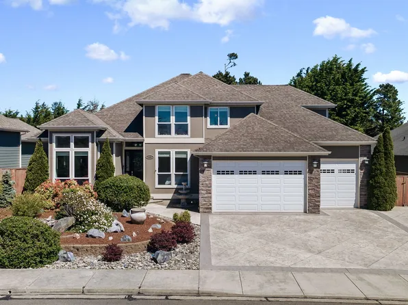 2185 Garfield St, North Bend, OR 97459