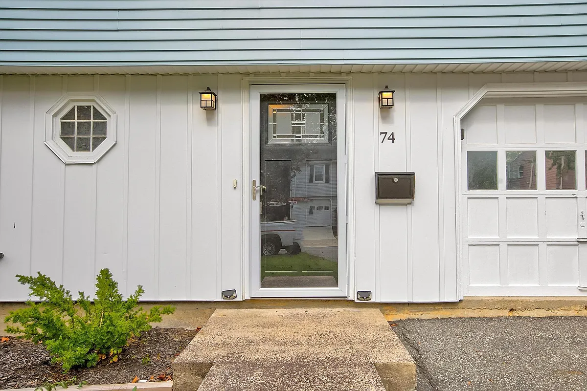 Building Photo - 74 Heywood Ave