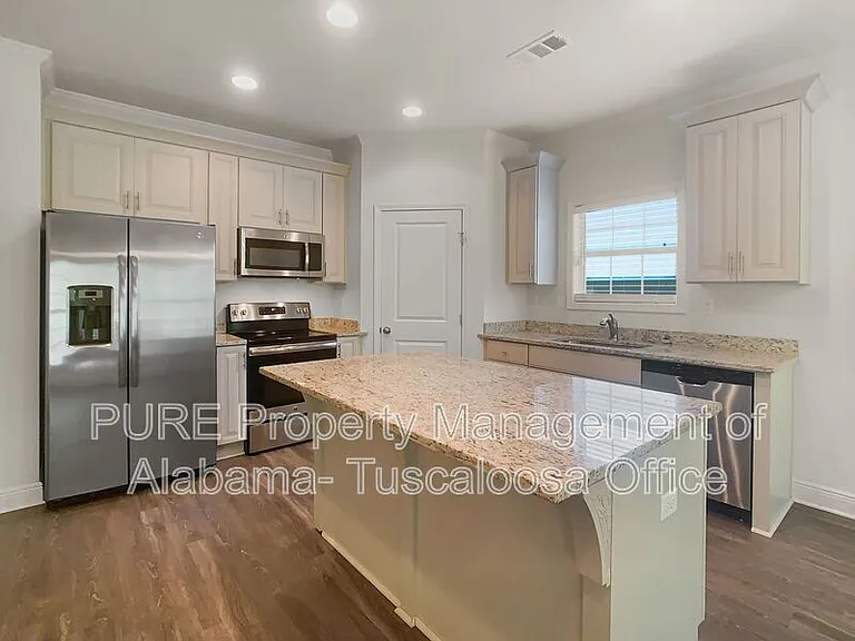 5035 Easton Dr — Photo 5
