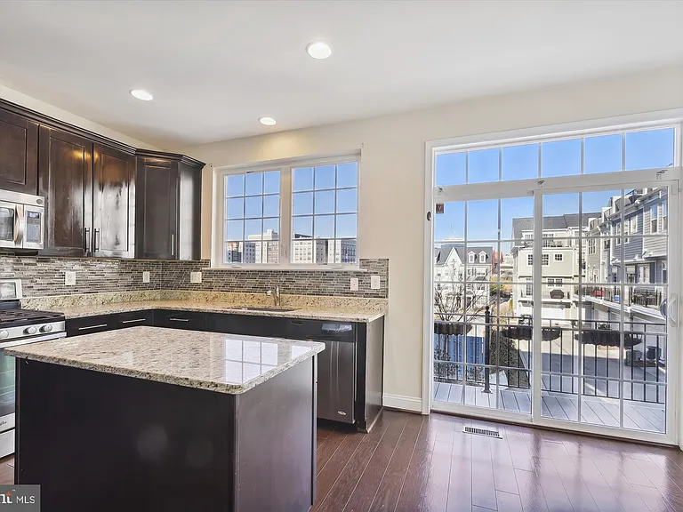 67 Linden Pl — Photo 12