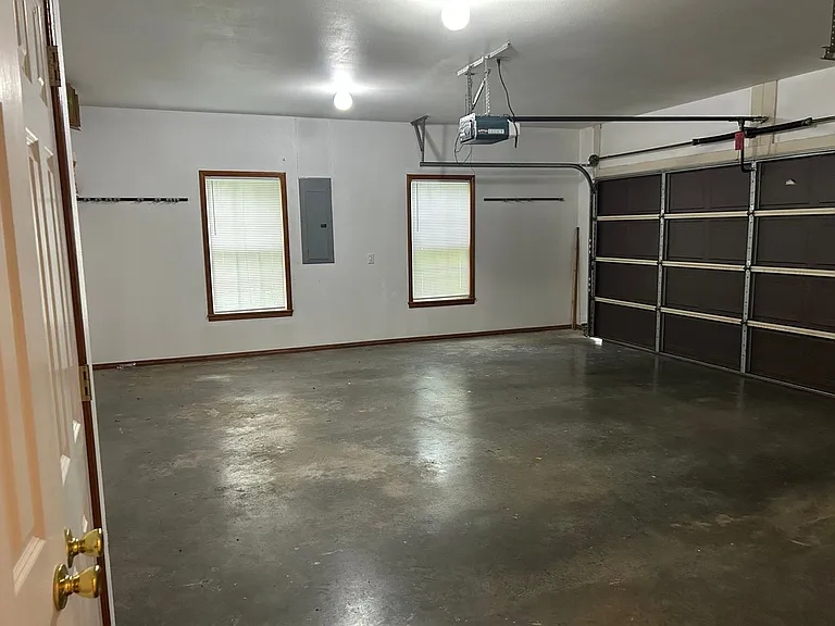 599 S Main St — Photo 20