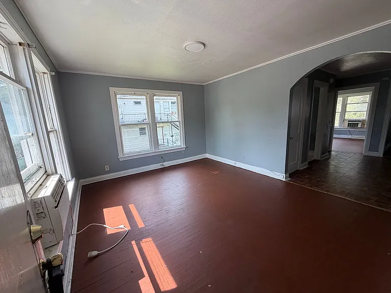 258 Wyandotte St — Photo 6