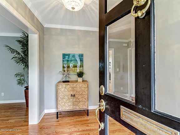 5135 Pirates Cove Rd-008-73-Foyer-MLS_Si