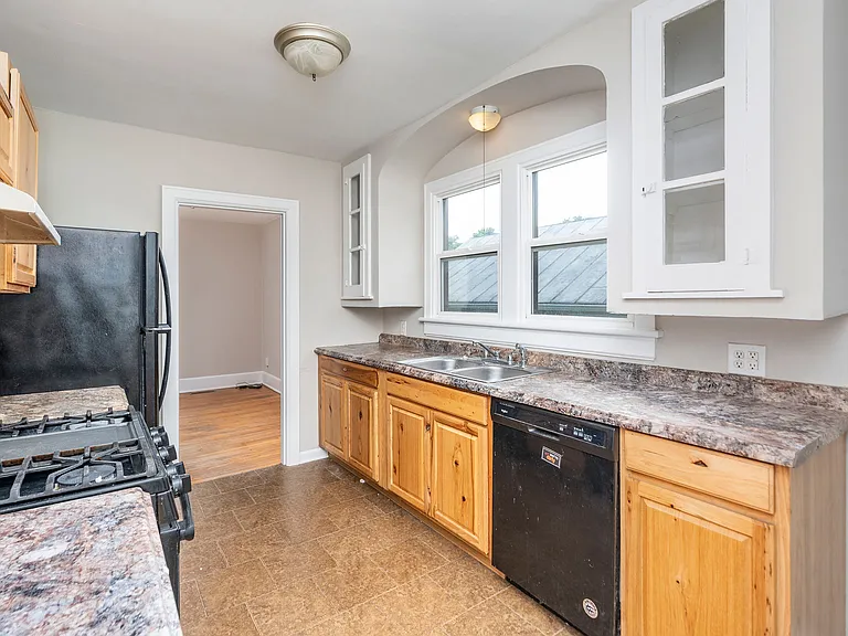 712 Middlebrook Ave — Photo 3