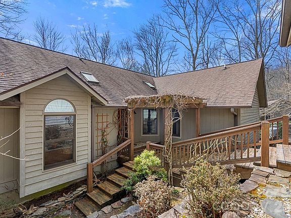 2nd image of 306 S Sequoyah Ln
