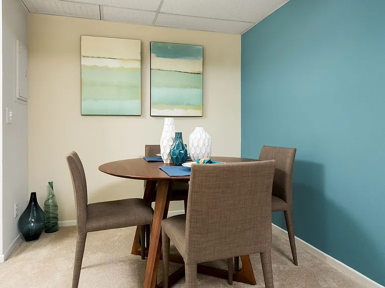 Classic dining room with carpet