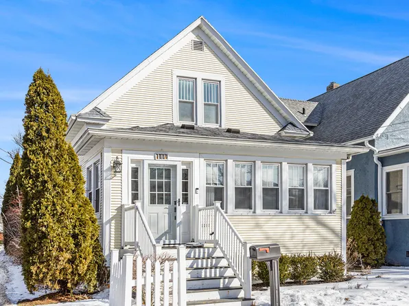 1009 Pearl St, Saint Joseph, MI 49085